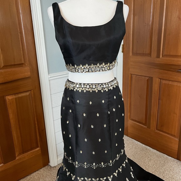 Rachel Allen 2-pc Black Stunning Prom Dress size 6 - Picture 7 of 9